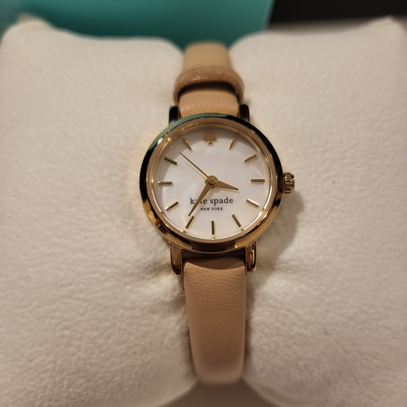 Kate Spade Tiny Metro Watch - Beige Leather Strap & Gold-Plated Metal - Picture 2 of 8